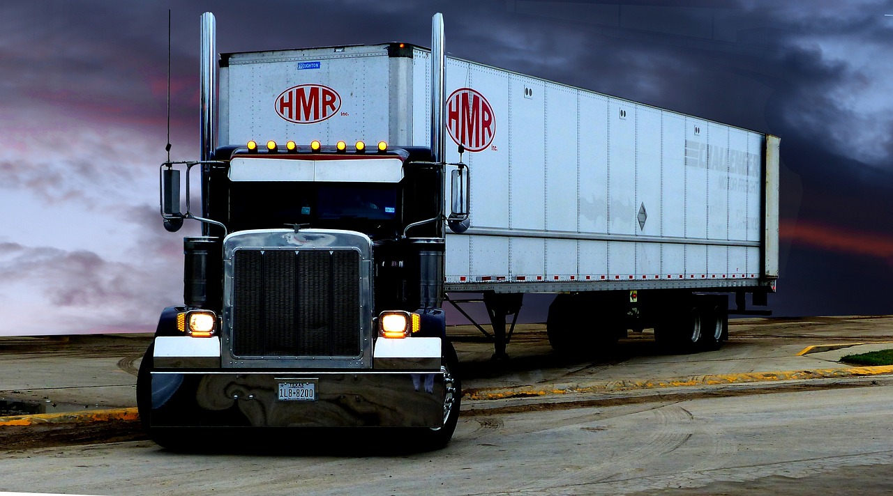 Personnalisation des camions : un atout pour la reconnaissance de marque sur la route